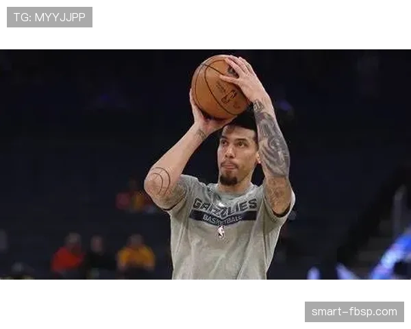 丹尼·格林无球跑动拉开空间，3D属性改变球队攻防节奏