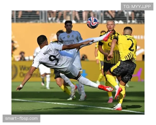 巴黎欧冠突破压力持续增加，竞争格局面临考验